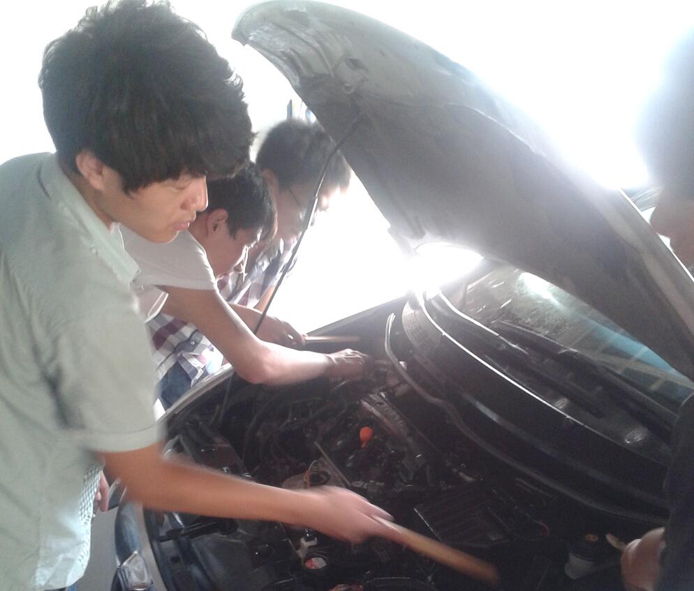 河南鄭州中牟豪爵養(yǎng)車堂-發(fā)動機(jī)清洗實(shí)操培訓(xùn)1.jpg